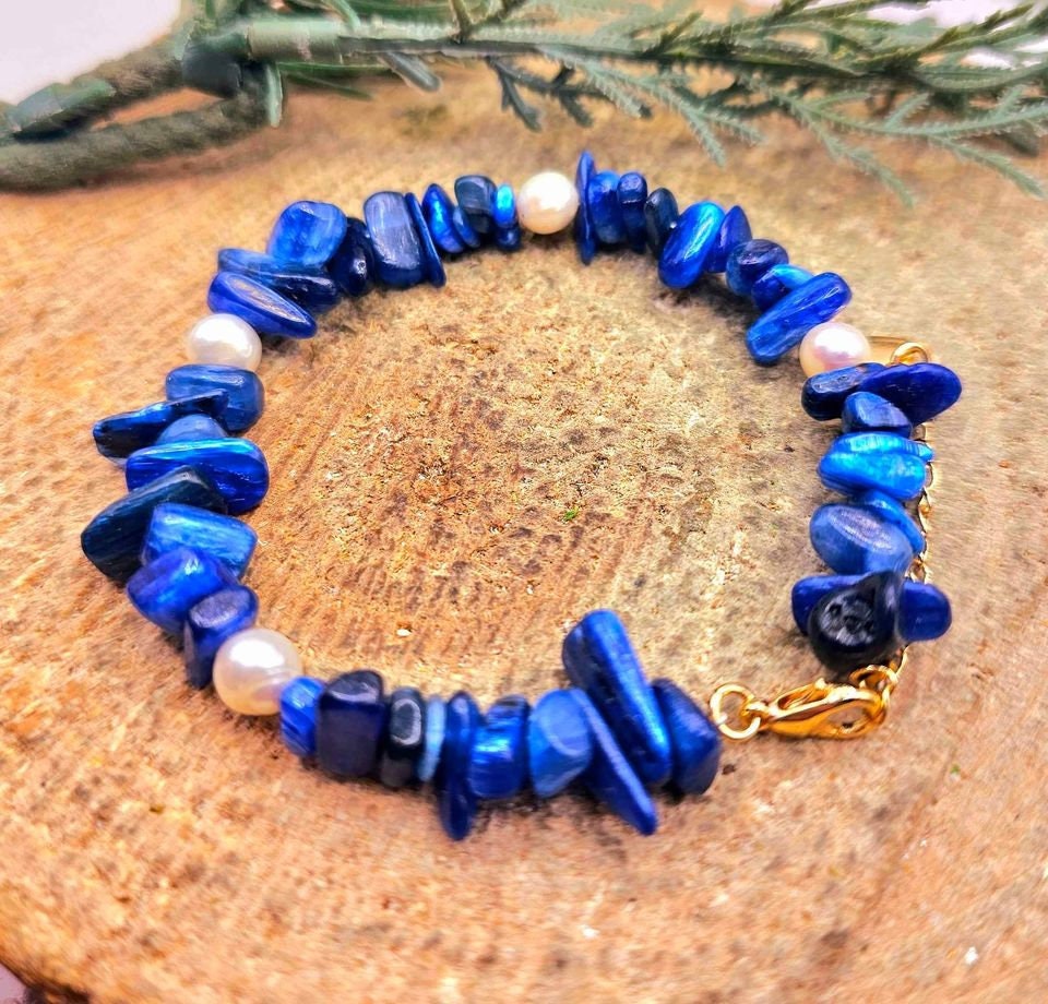 Nature Blue Kyanite Chips White Pearl Adjustable Bracelet