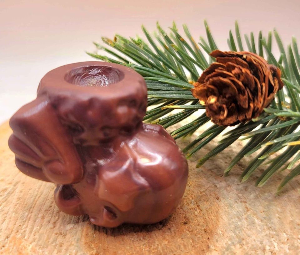 Nature Red Jade Stone Hand Carved Magical Stocking Holder