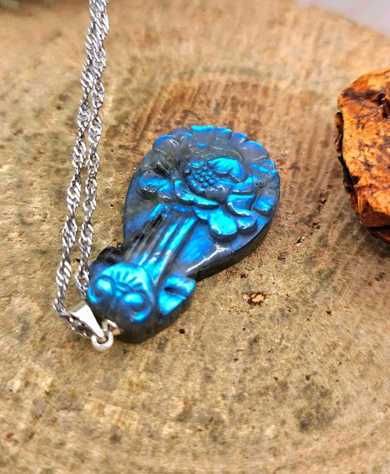Nature Labradorite Carved Lotus Chinese Pipa Pendant Necklace