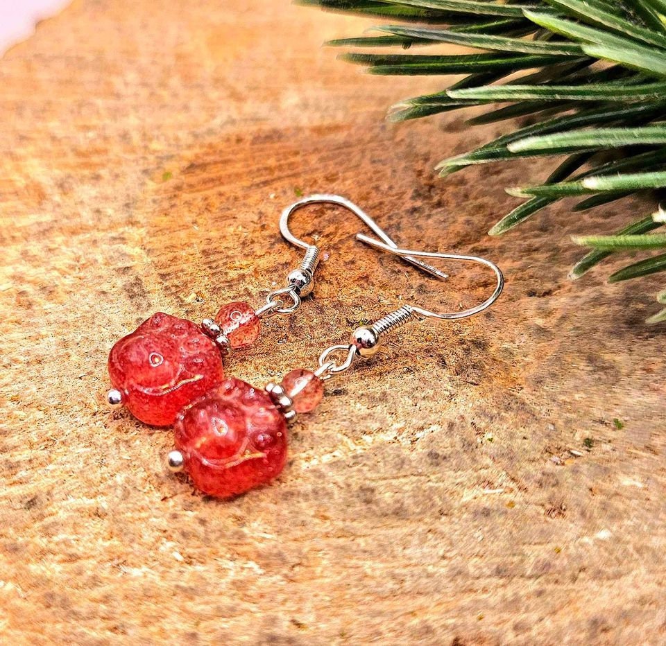 Adorable Nature Sparking Strawberry Quartz Hand Carved Paw S925 Earring