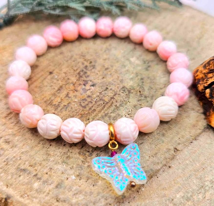 Nature Queen Pink Conch Lotus Carving Bead Butterfly Charm Bracelet