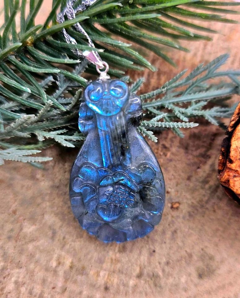 Nature Labradorite Carved Lotus Chinese Pipa Pendant Necklace