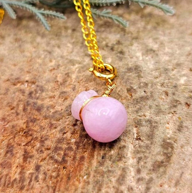 Beautiful Purple Kunzite Carved Blessing Coinbag Pendant Necklace