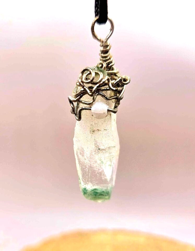 Nature Green Phantom Long Point Wire Wrapped Pendant Necklace