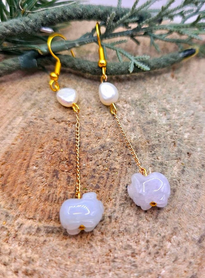 Nature Jade Hand Carved Blessing Pigs Flashy Pearl Dangle Earring