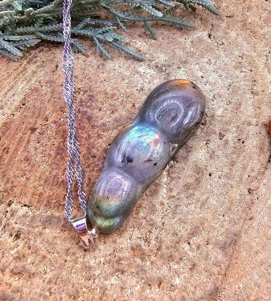 Beautiful Nature Labradorite Rainbow Flash Peapod Pendant