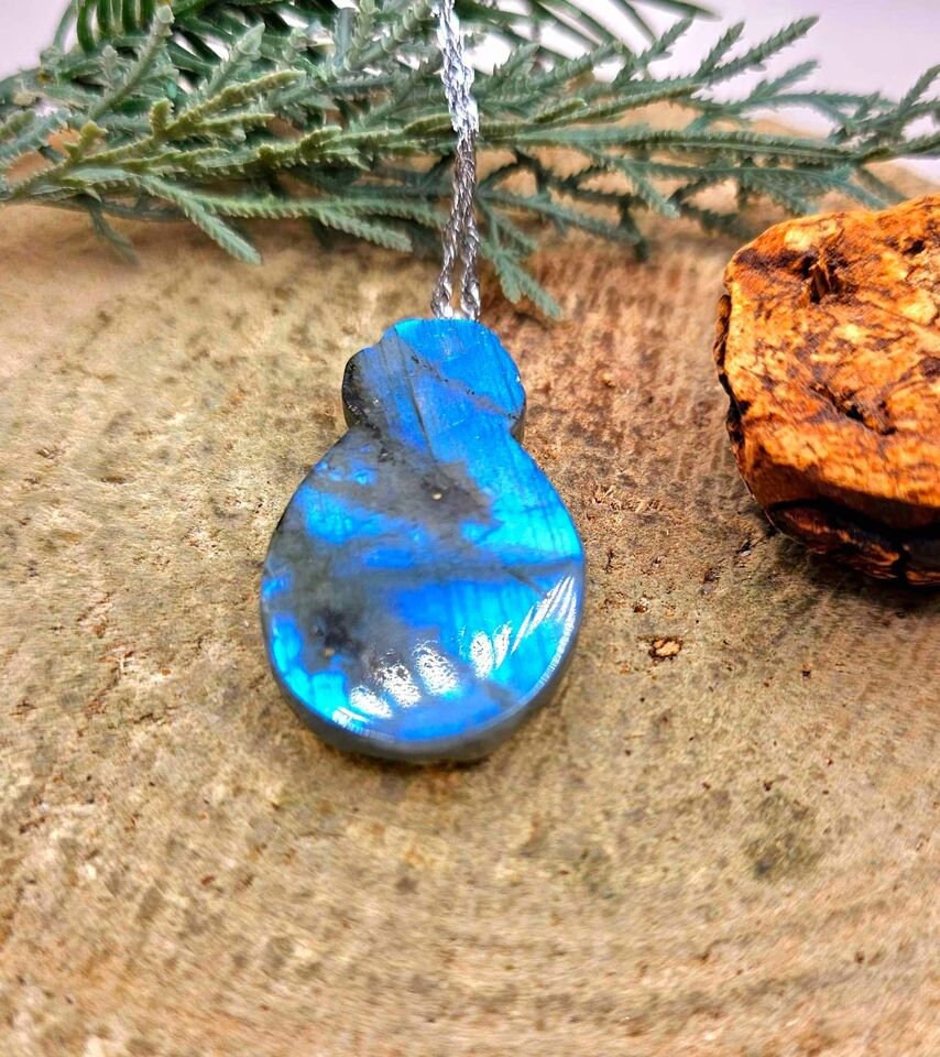 Nature Labradorite Carved Lotus Chinese Pipa Pendant Necklace