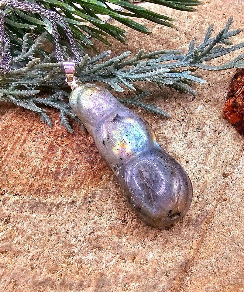 Beautiful Nature Labradorite Rainbow Flash Peapod Pendant