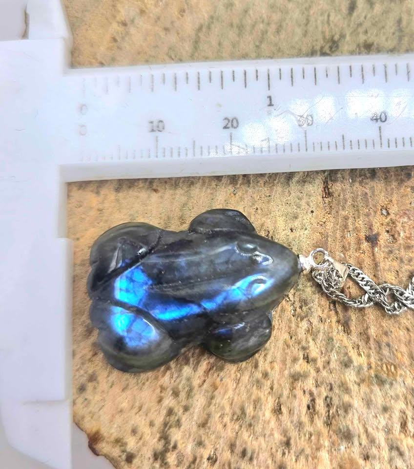 Nature Labradorite Carved Flashy Frog Pendant Necklace