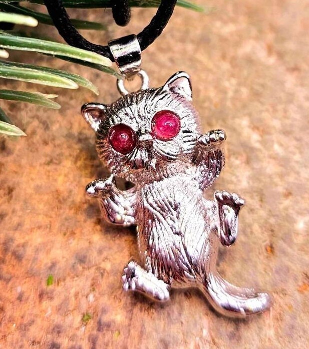 Cute NatureTourmaline Sneaky Cat Pendant Necklace