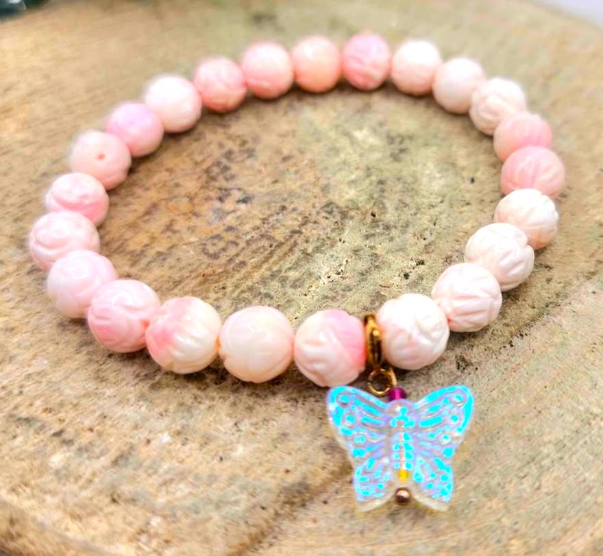 Nature Queen Pink Conch Lotus Carving Bead Butterfly Charm Bracelet