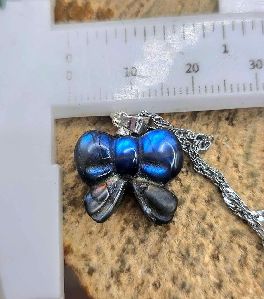 Nature Labradorite Flashy Cute Ribbon Pendant Necklace