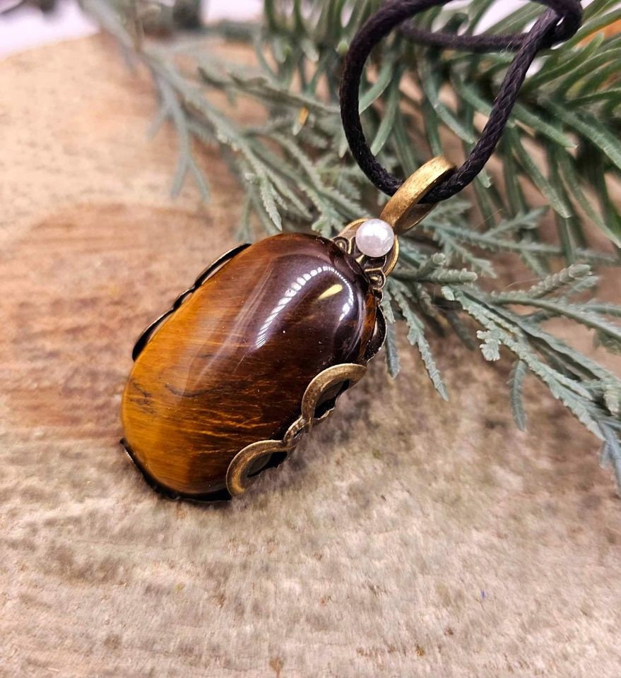 Nature Tiger Eye Polished Stone Flower Pattern Wrapped Pendant Necklace