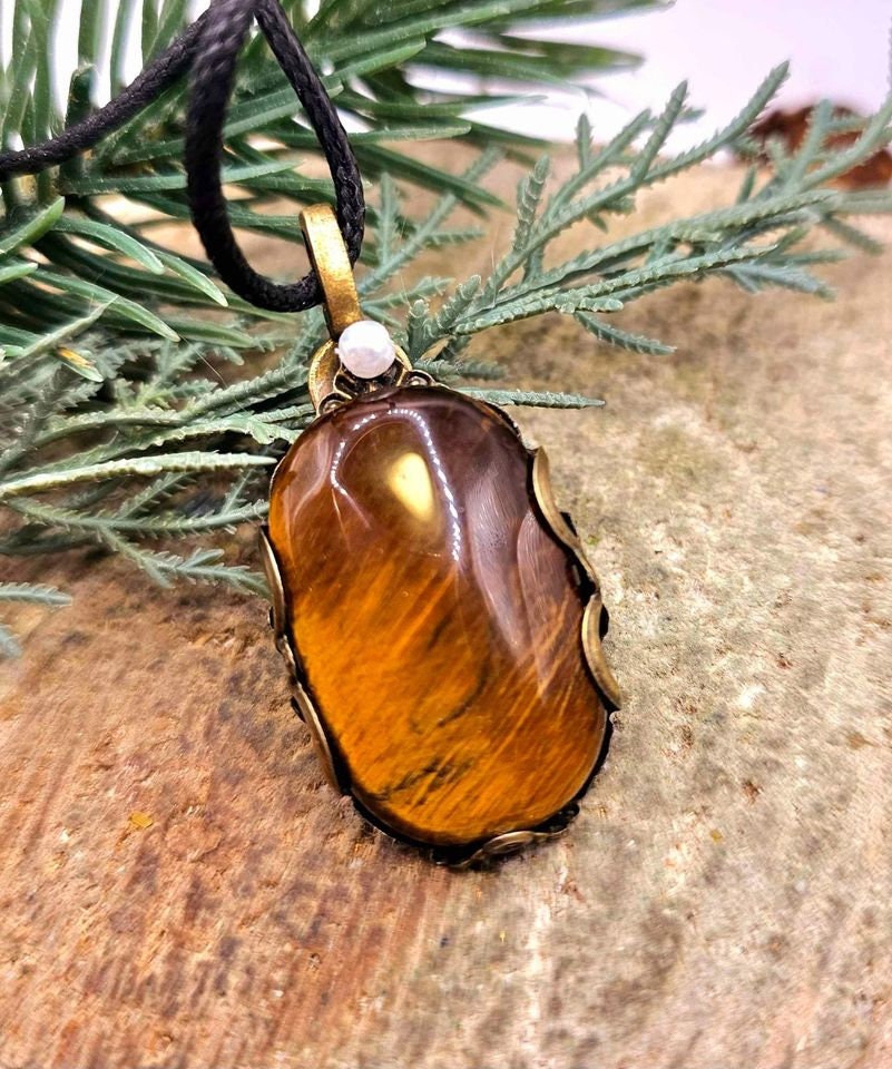 Nature Tiger Eye Polished Stone Flower Pattern Wrapped Pendant Necklace