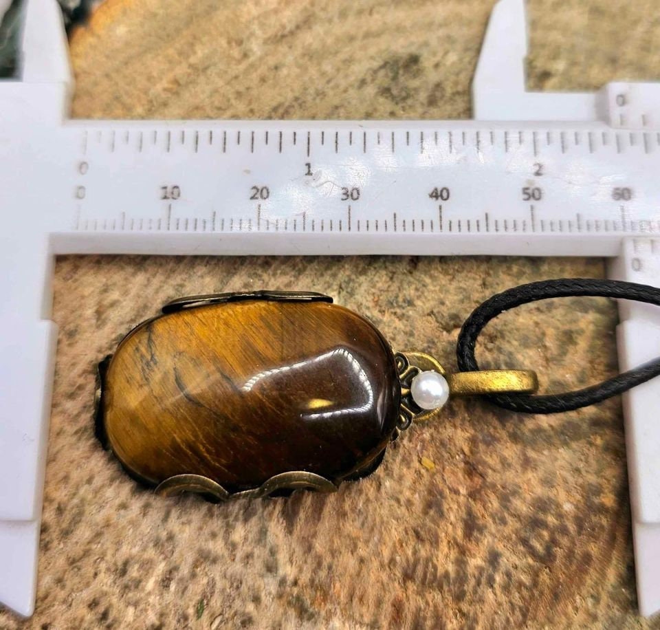 Nature Tiger Eye Polished Stone Flower Pattern Wrapped Pendant Necklace