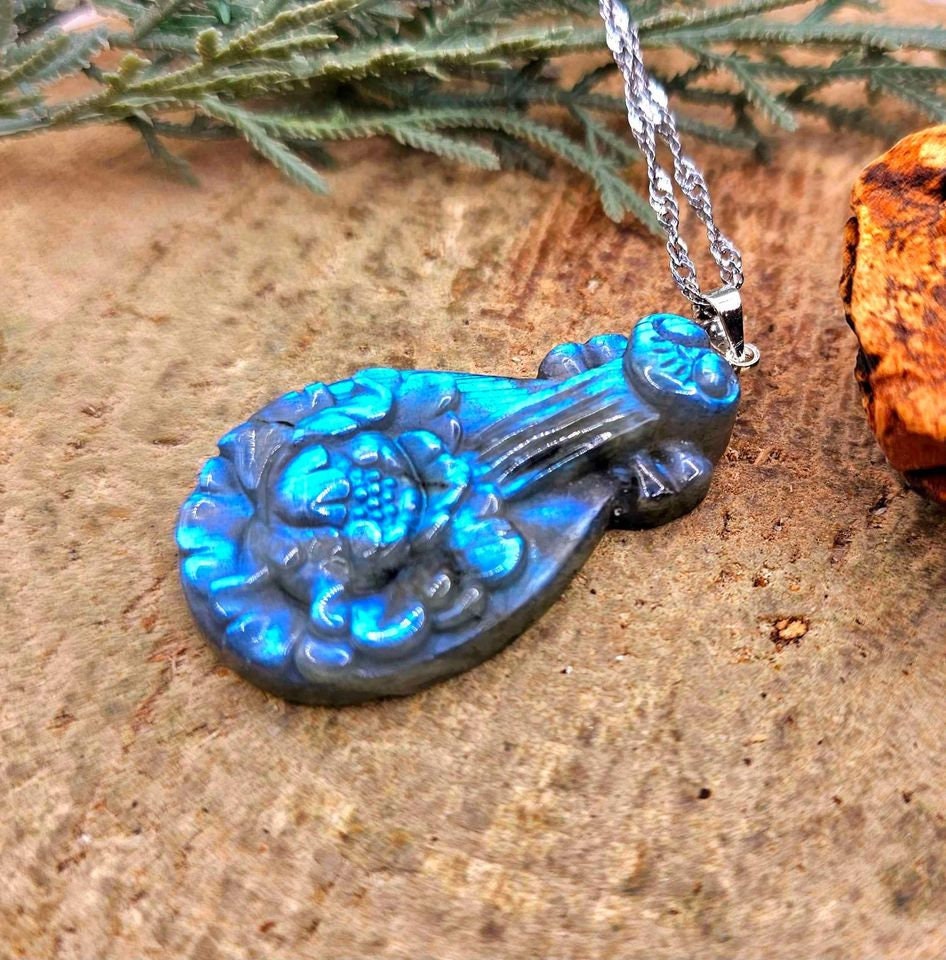 Nature Labradorite Carved Lotus Chinese Pipa Pendant Necklace