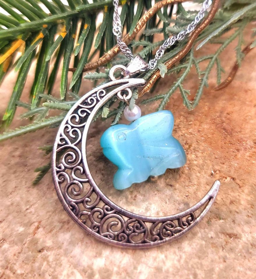 Beautiful Hanging Cat Eye Stone Rabbit With Moon Pendant Necklace