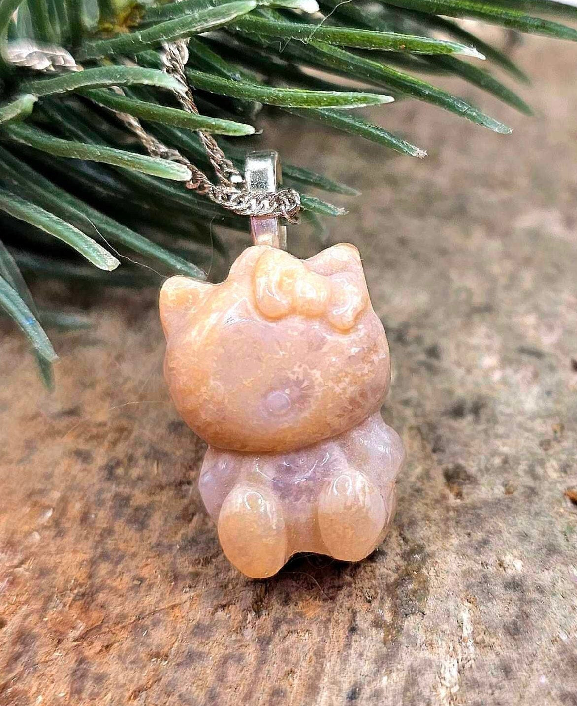 Adorable Nature Stone Agate Carved Kitty Pendant Necklace
