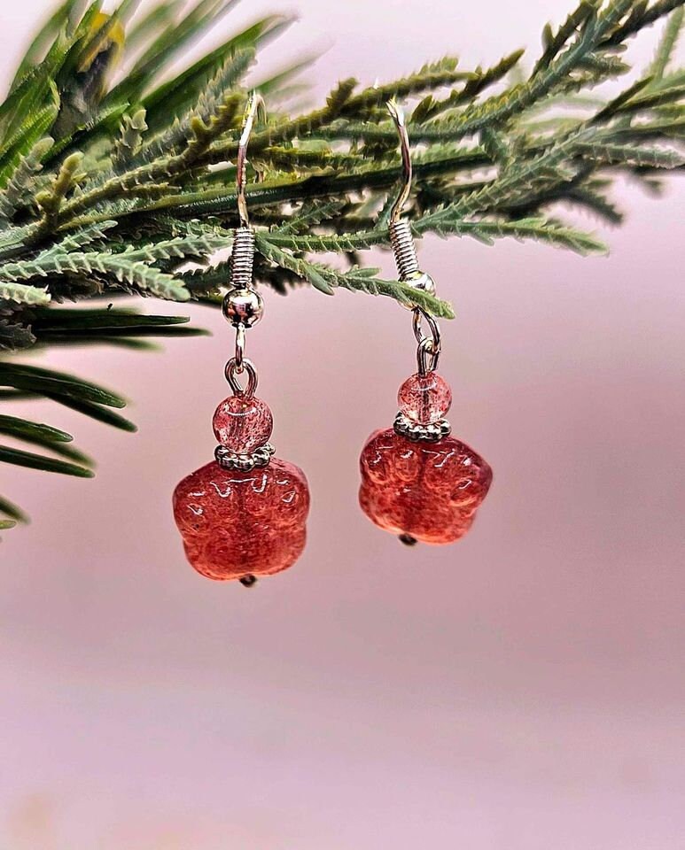 Adorable Nature Sparking Strawberry Quartz Hand Carved Paw S925 Earring