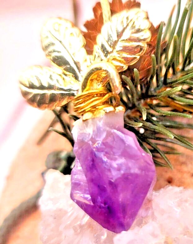 Unique Nature Amethyst Crystal Point Gold Metal Leaf & Stem Big Carrot Necklace