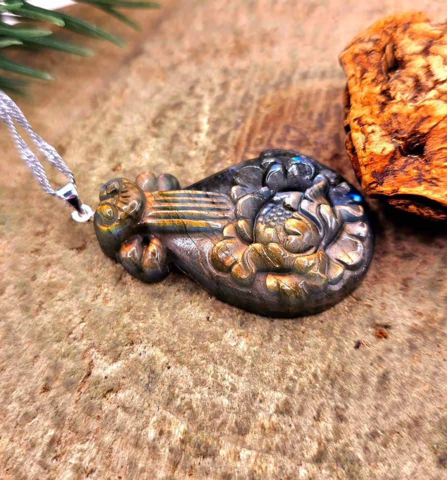 Nature Labradorite Carved Lotus Chinese Pipa Pendant Necklace