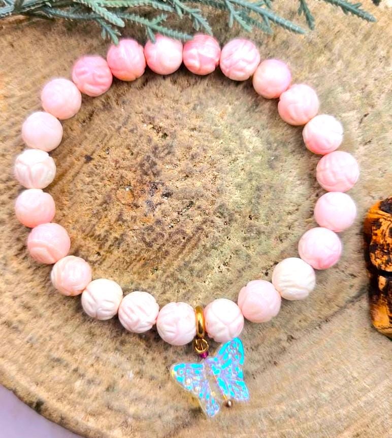 Nature Queen Pink Conch Lotus Carving Bead Butterfly Charm Bracelet