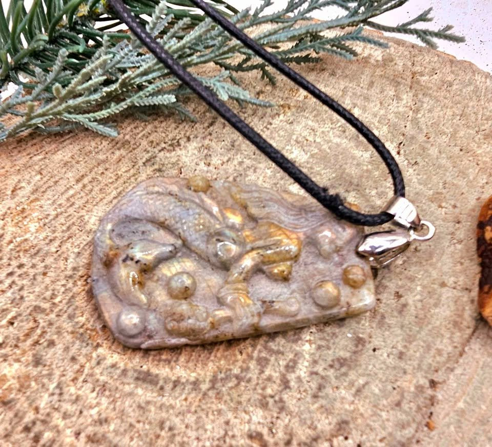 Beautiful Nature Labradorite Flashy Big Mermaid Pendant Necklace