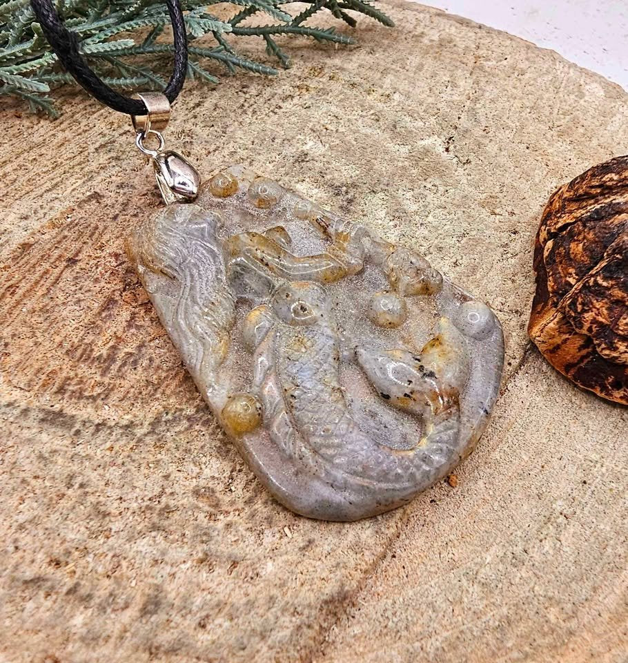Beautiful Nature Labradorite Flashy Big Mermaid Pendant Necklace