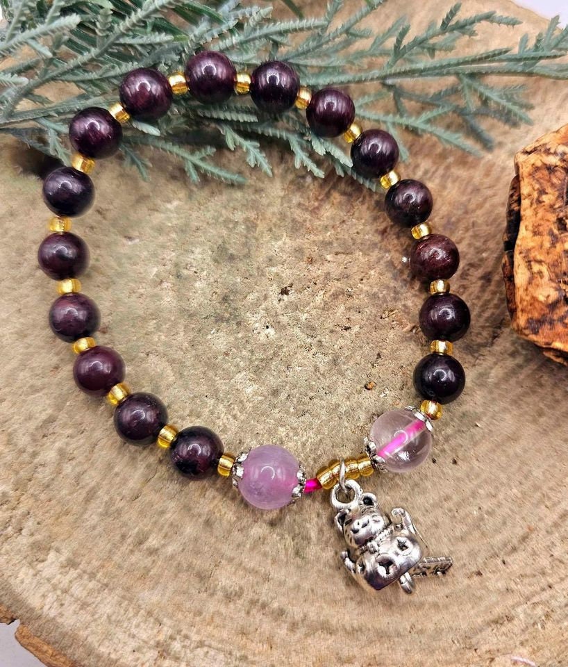 Beautiful Nature Red Garnet Mixed Crystal lucky Cat Charm Bracelet