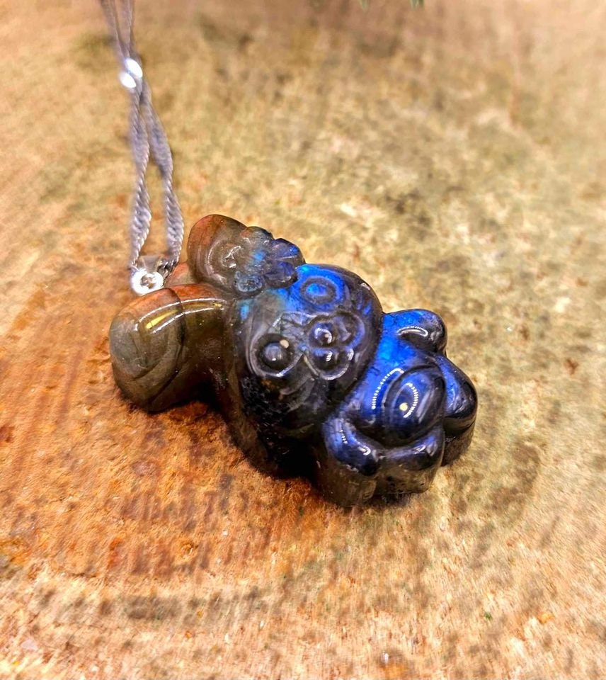 Adorable Nature Labradorite Carved Flashy Rabbit With Flower Pendant Necklace