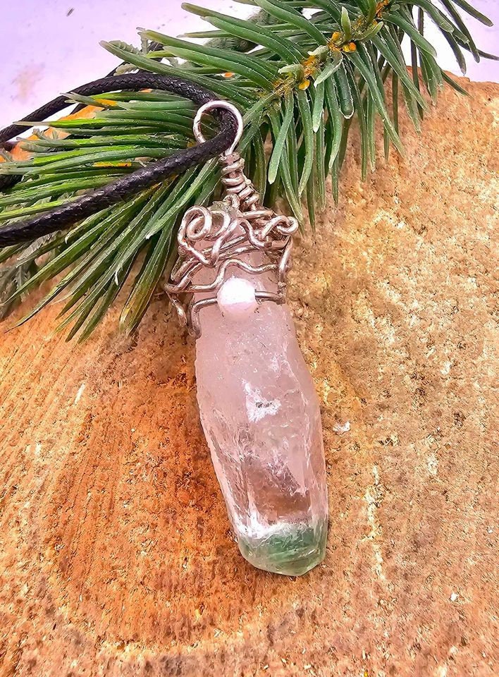 Nature Green Phantom Long Point Wire Wrapped Pendant Necklace