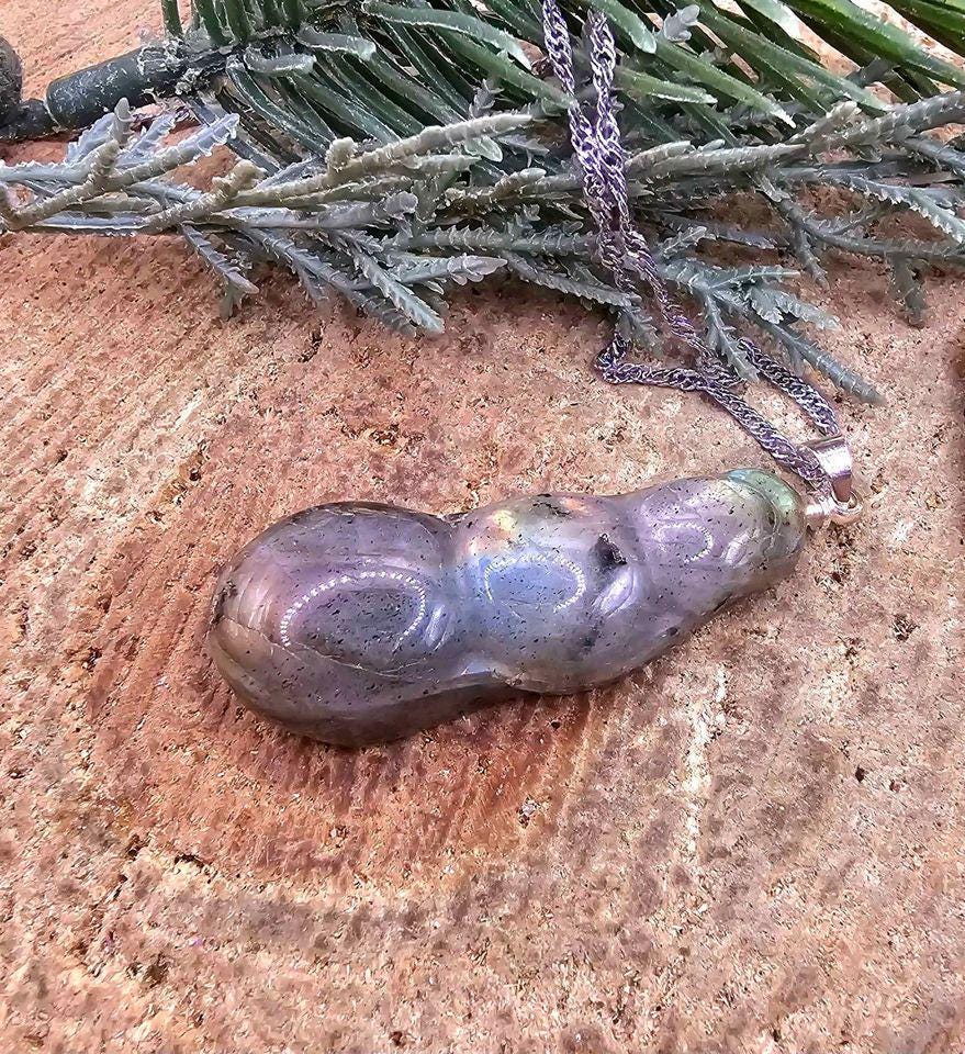 Beautiful Nature Labradorite Rainbow Flash Peapod Pendant