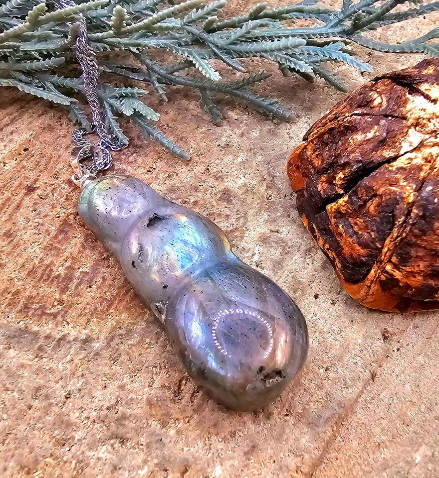 Beautiful Nature Labradorite Rainbow Flash Peapod Pendant