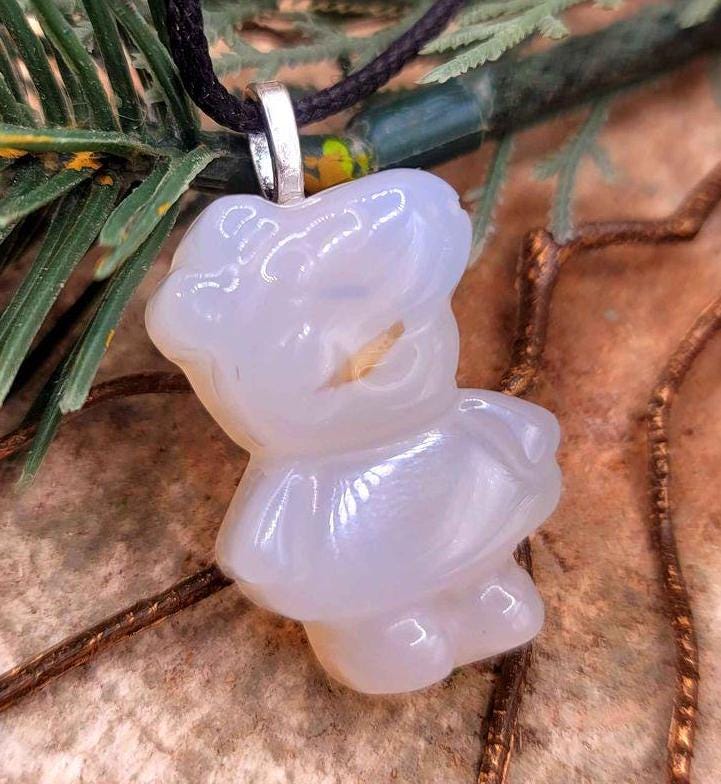 Adorable Nature Agate Hand Carved Peppa Pig Pendant Necklace.