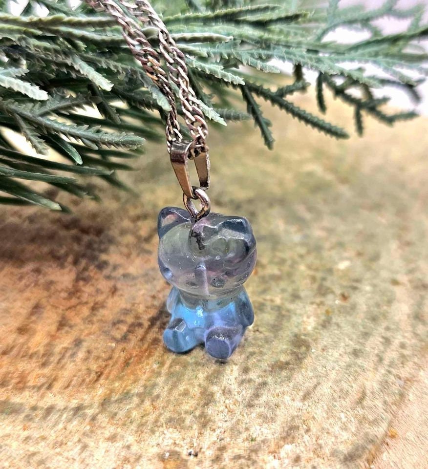 Nature Fluorite Carved Sitting Kitty Wire Heart Pendant Necklace