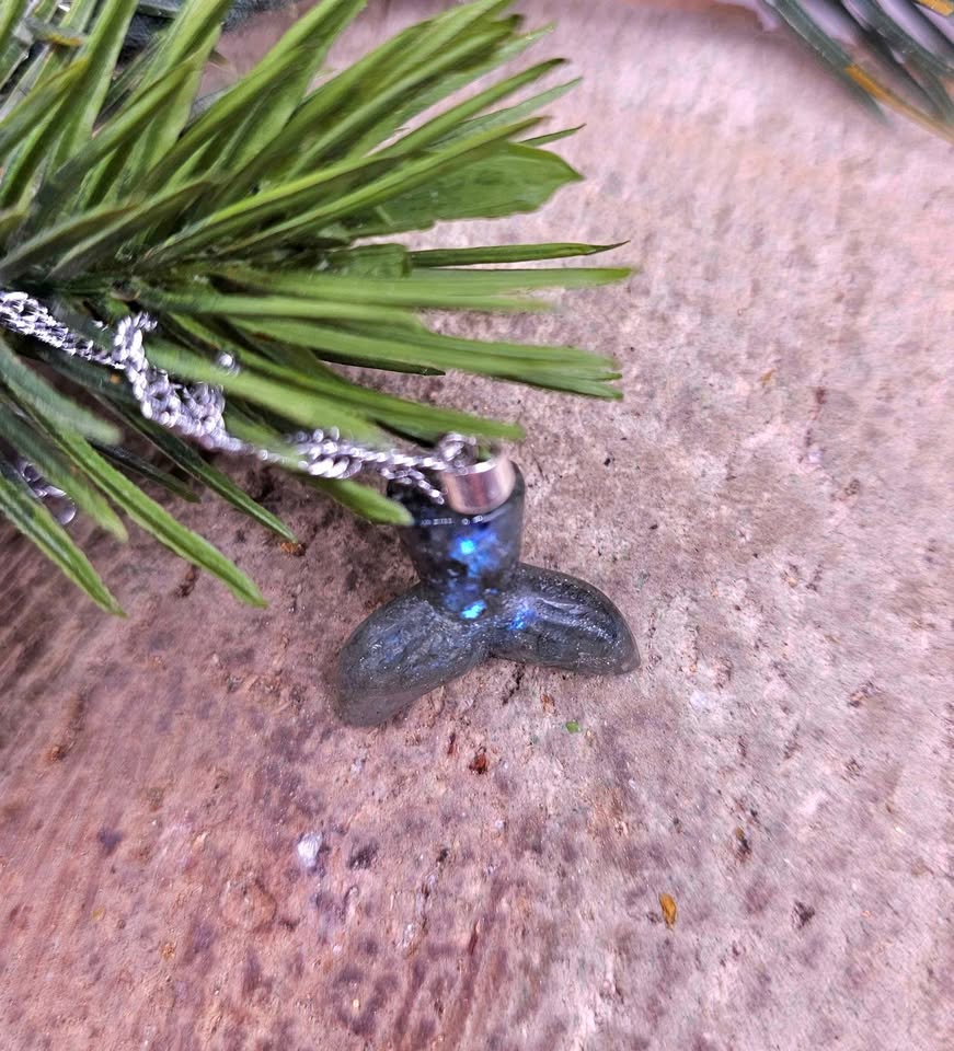 Nature Labradorite Carved Flashy Mermaid Tail Pendant Necklace