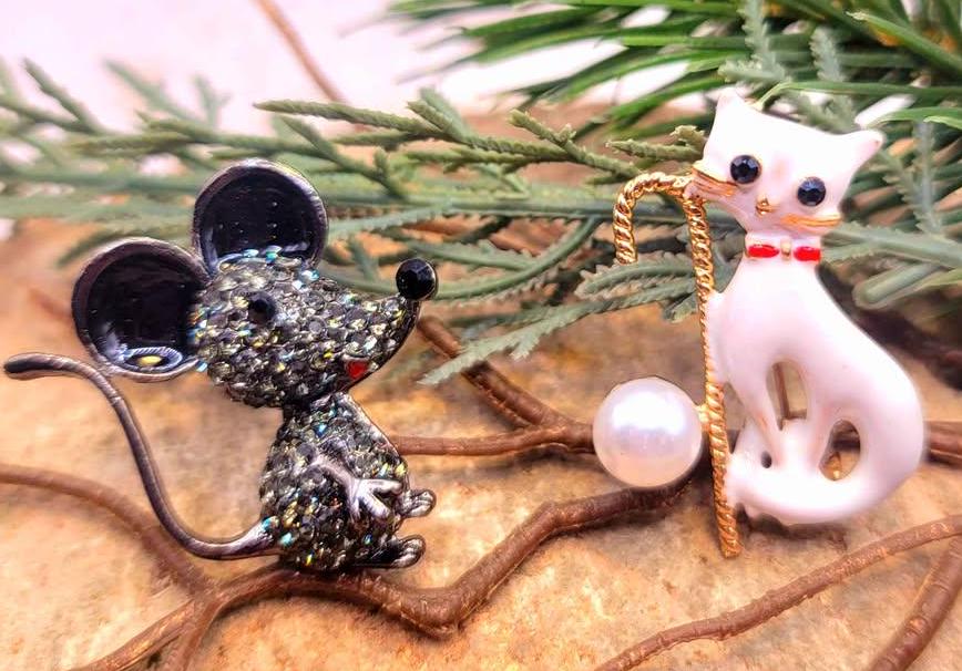 Adorable Sparking Mouse & White Cat Brooch