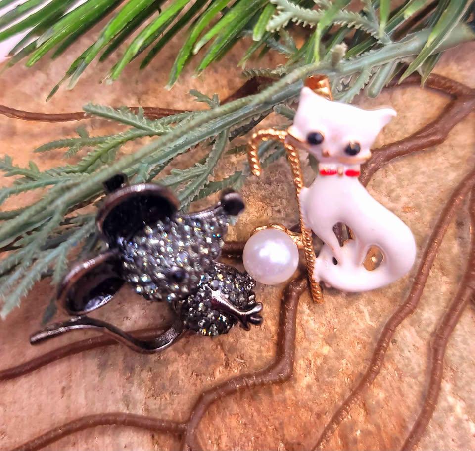 Adorable Sparking Mouse & White Cat Brooch