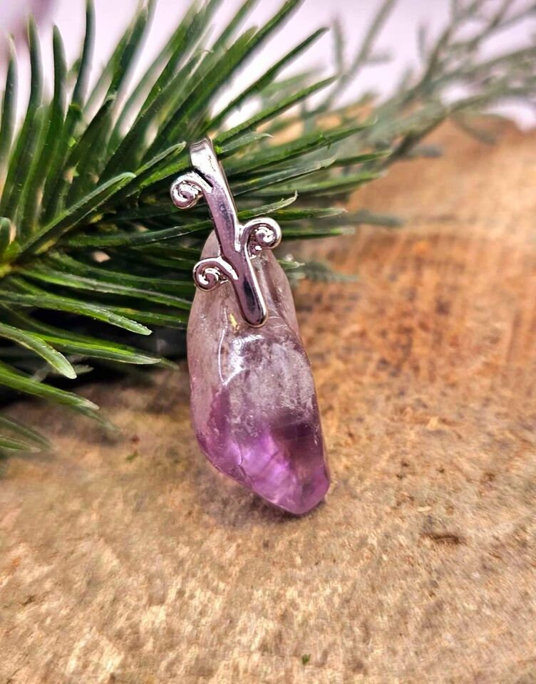 Nature Lavender Amethyst Polished Point Pendant Necklace