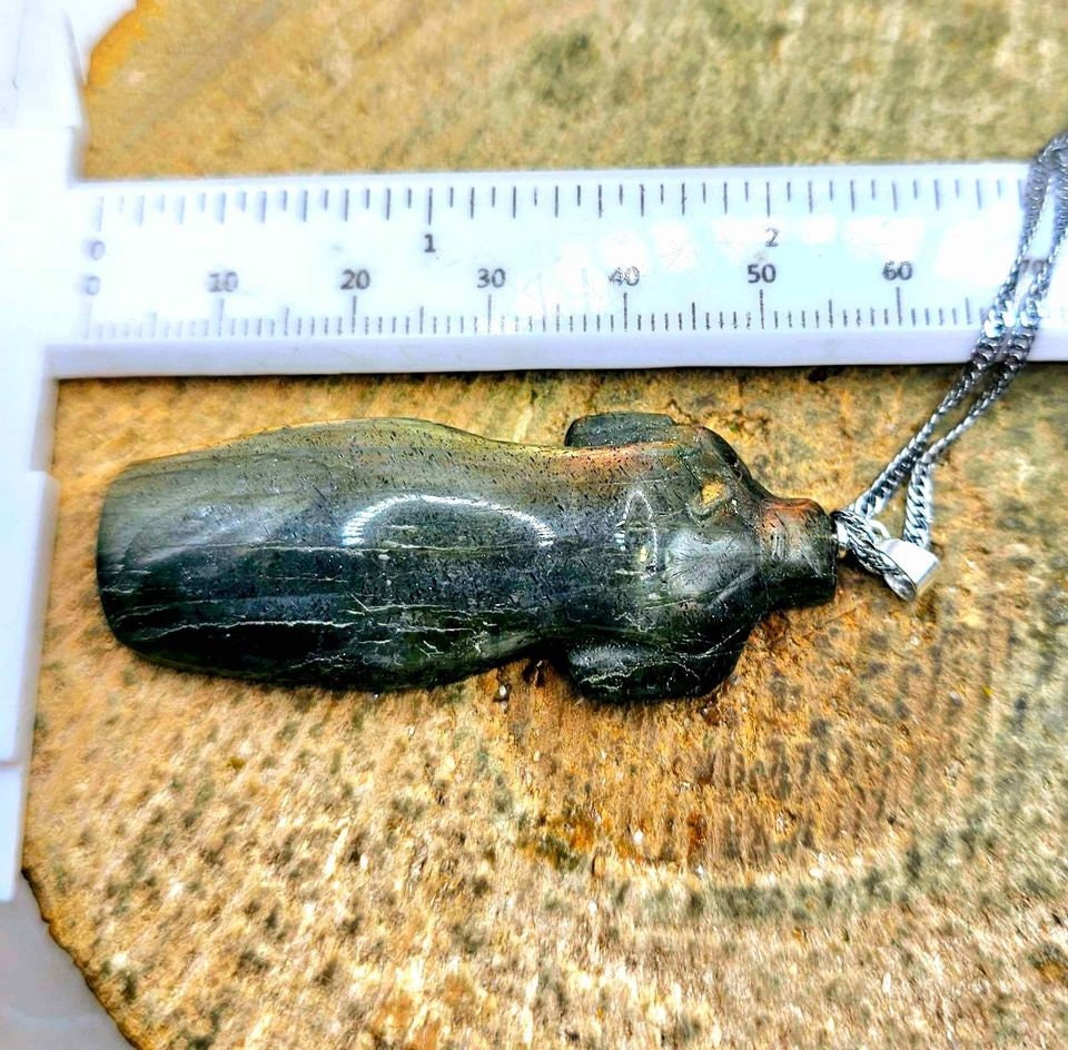 Unique Nature Labradorite Strong Gold Flash Cheongsam Pendant Necklace