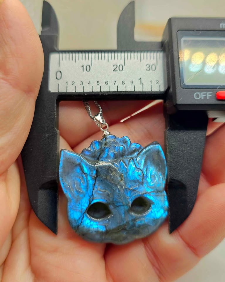 Nature Labradorite Cat Mask Pendant Necklace