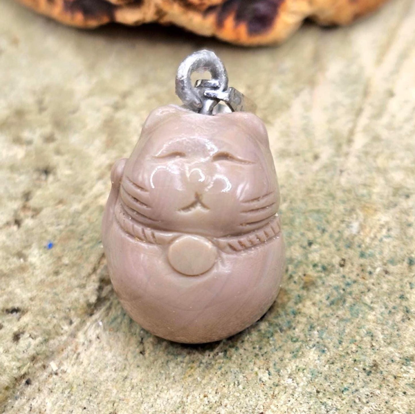 Nature Alashan Agate Hand Carved Lucky Cat Pendant Necklace