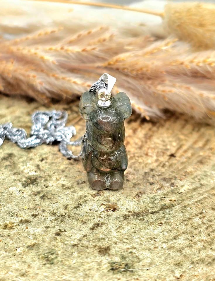 Nature Labradorite Flashy Standing Bear Pendant Necklace