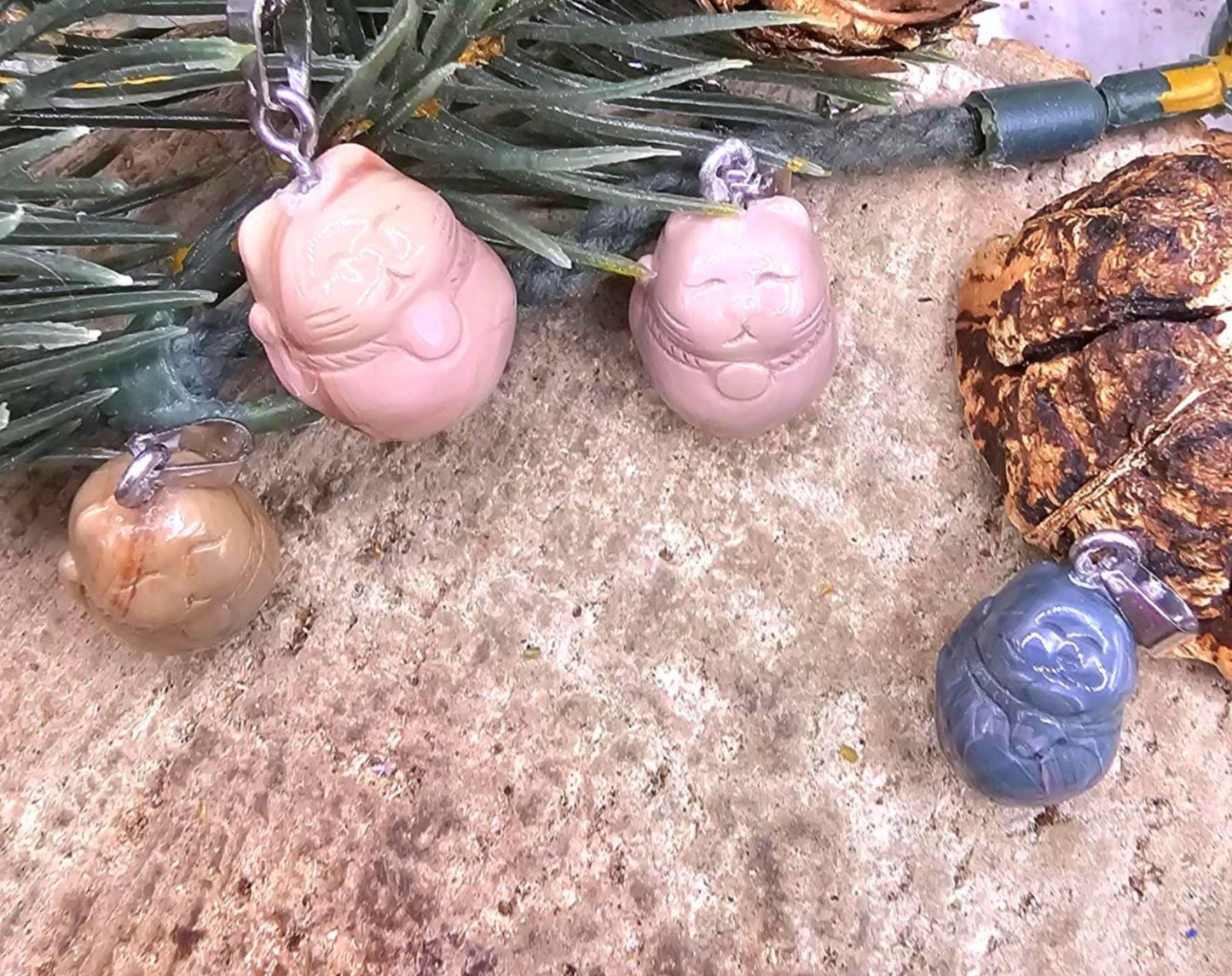 Nature Alashan Agate Hand Carved Lucky Cat Pendant Necklace