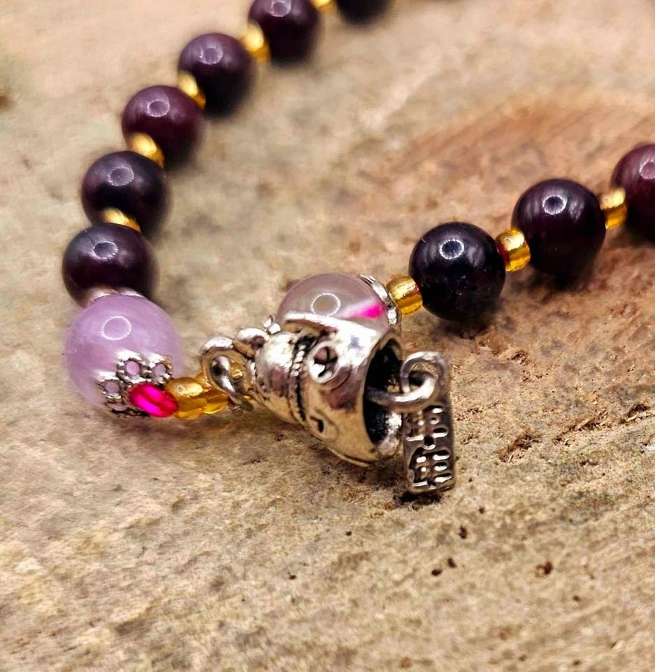 Beautiful Nature Red Garnet Mixed Crystal lucky Cat Charm Bracelet