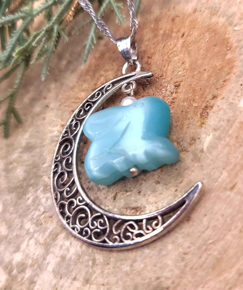 Beautiful Hanging Cat Eye Stone Rabbit With Moon Pendant Necklace