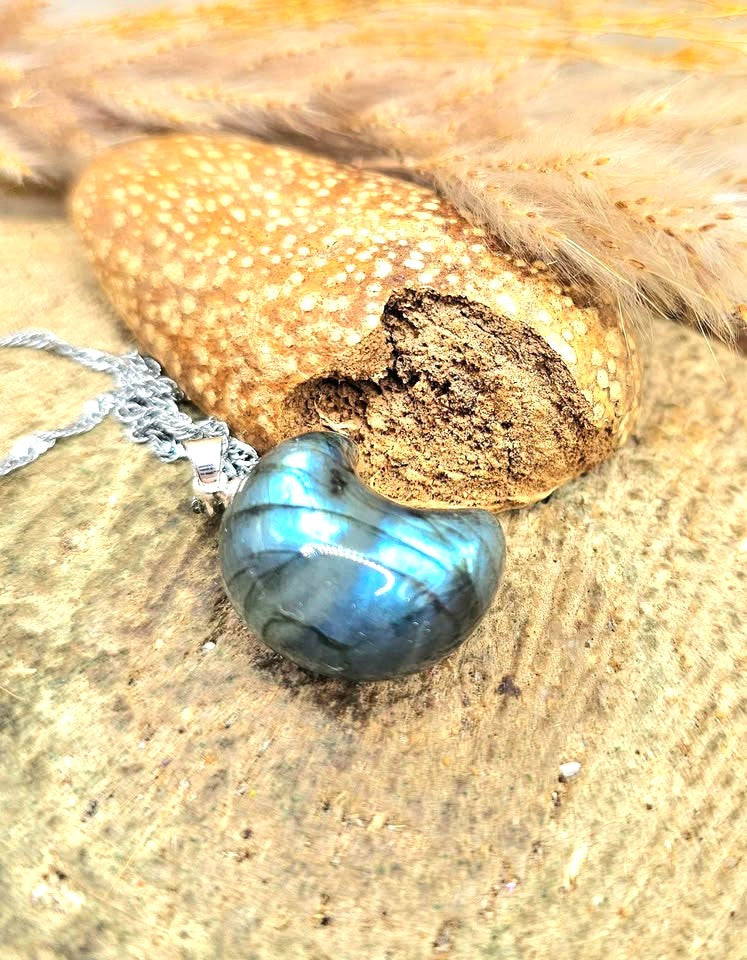 Nature Labradorite Carved Crescent Moon Pendant Necklace.