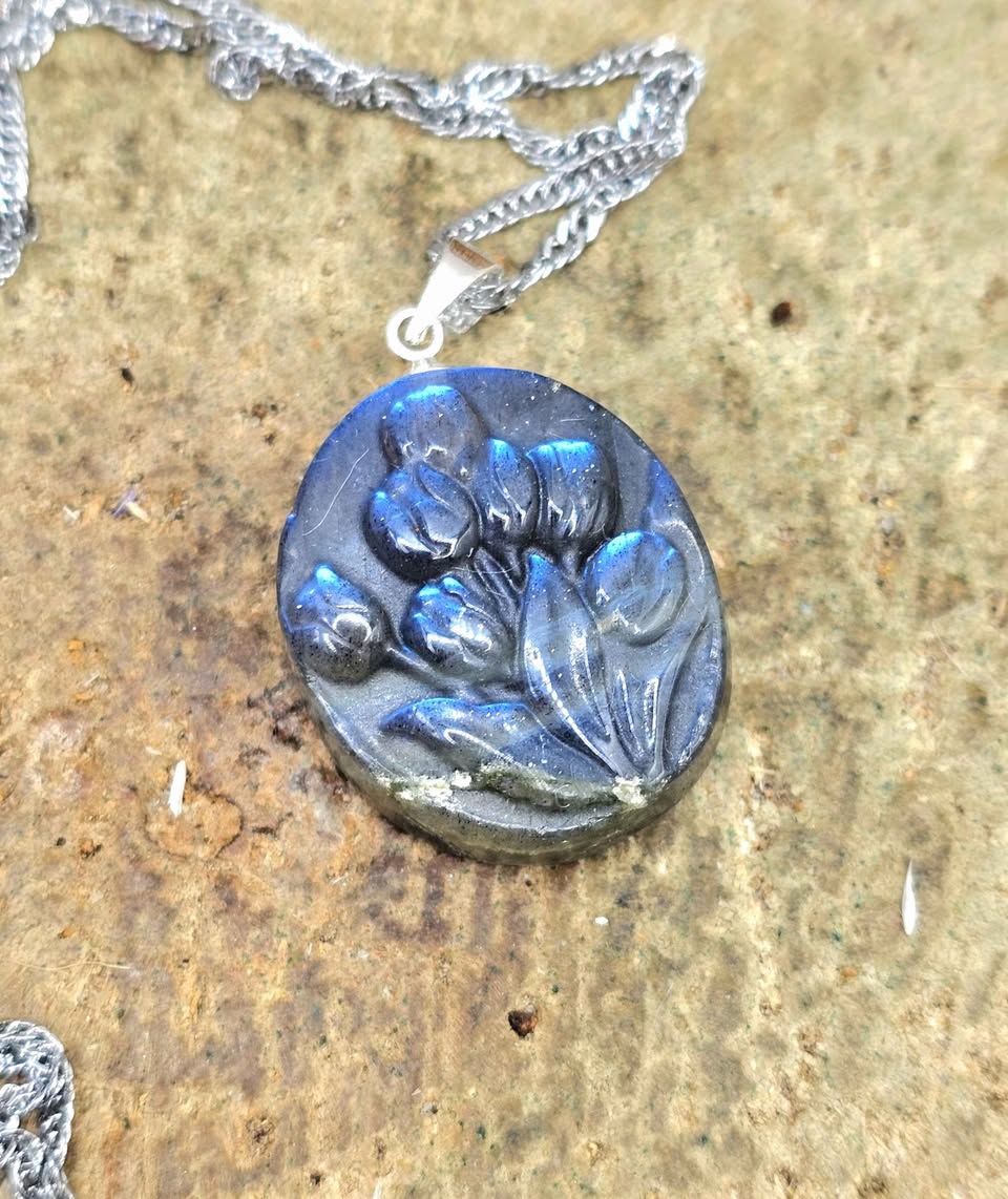 Nature Labradorite Carved Tulips Pendant Necklace