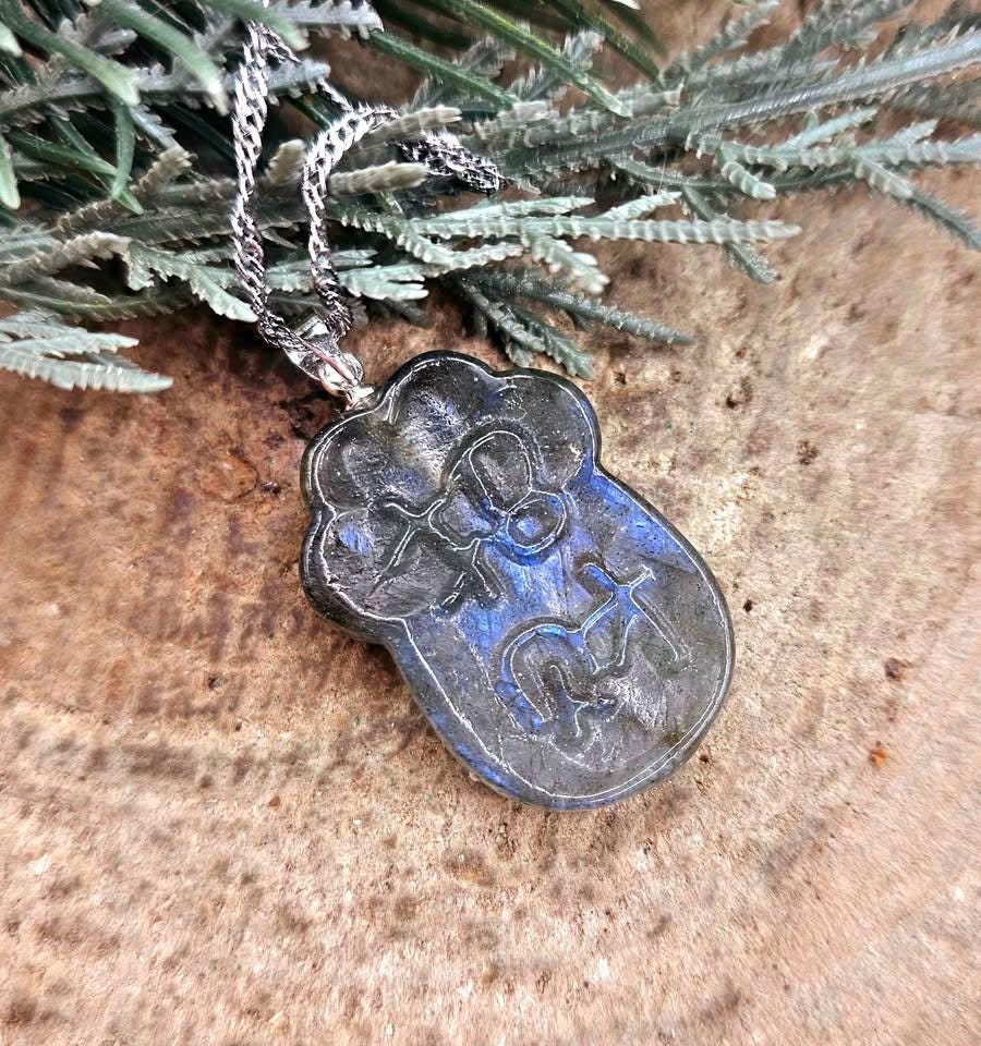 Nature Labradorite Carved Flashy Lucky Cat Paw Pendant Necklace