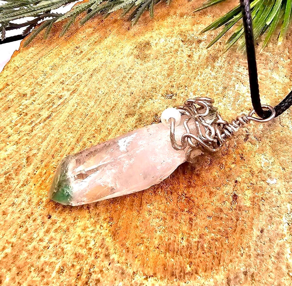 Nature Green Phantom Long Point Wire Wrapped Pendant Necklace